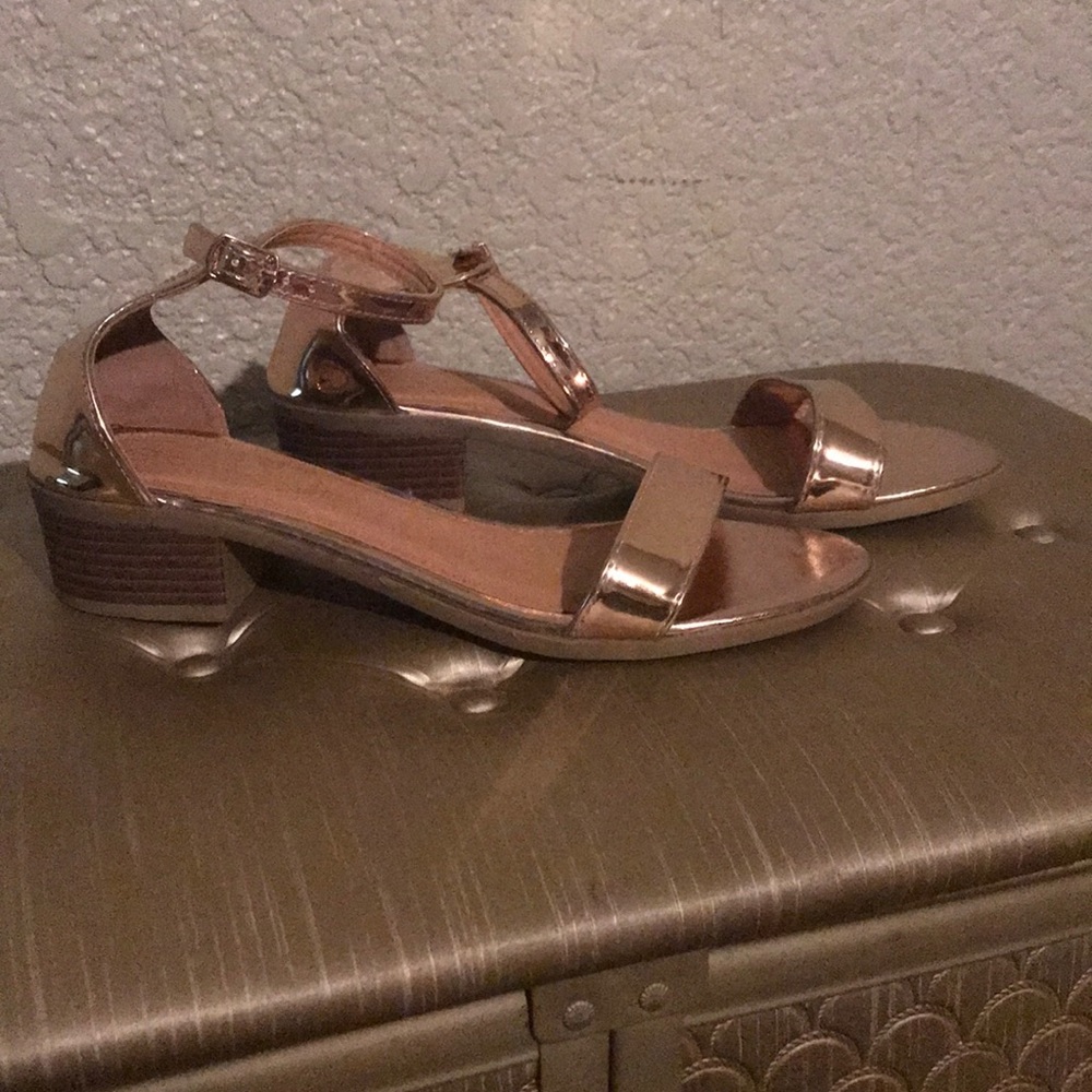 Charles Albert | Rose Gold Sandals